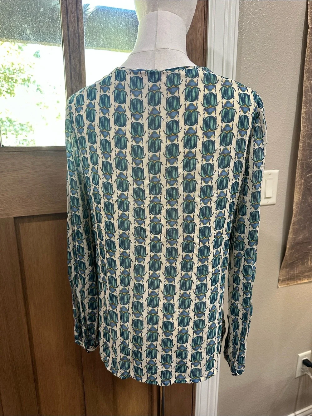 Tory Burch Kerry Scarab Beetle Print Silk Blouse Size 8 As Seen on TV